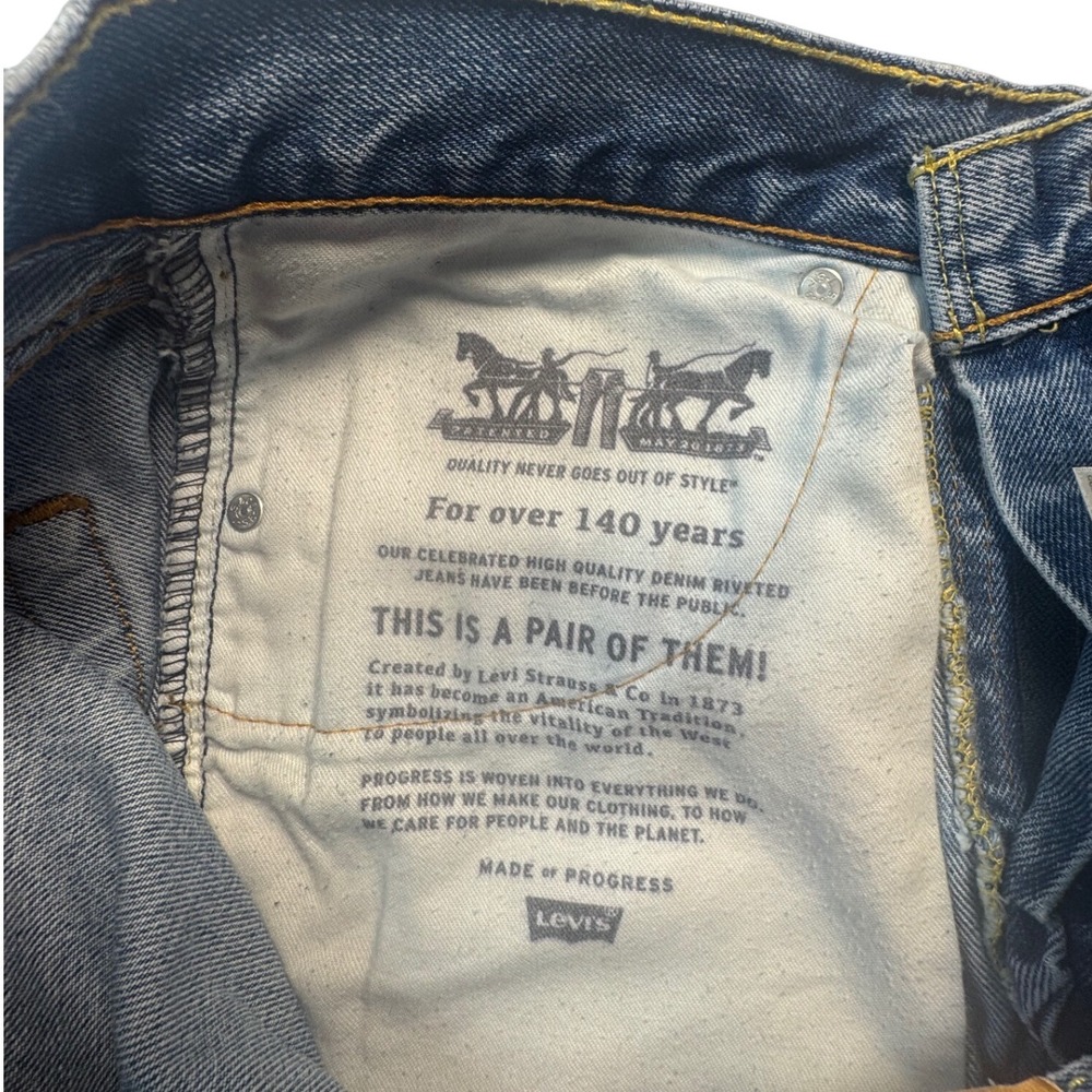 Levis 505 Regular Fit Straight Leg Jeans Mens 31x34 Medium Wash Blue Denim - Picture 6 of 10